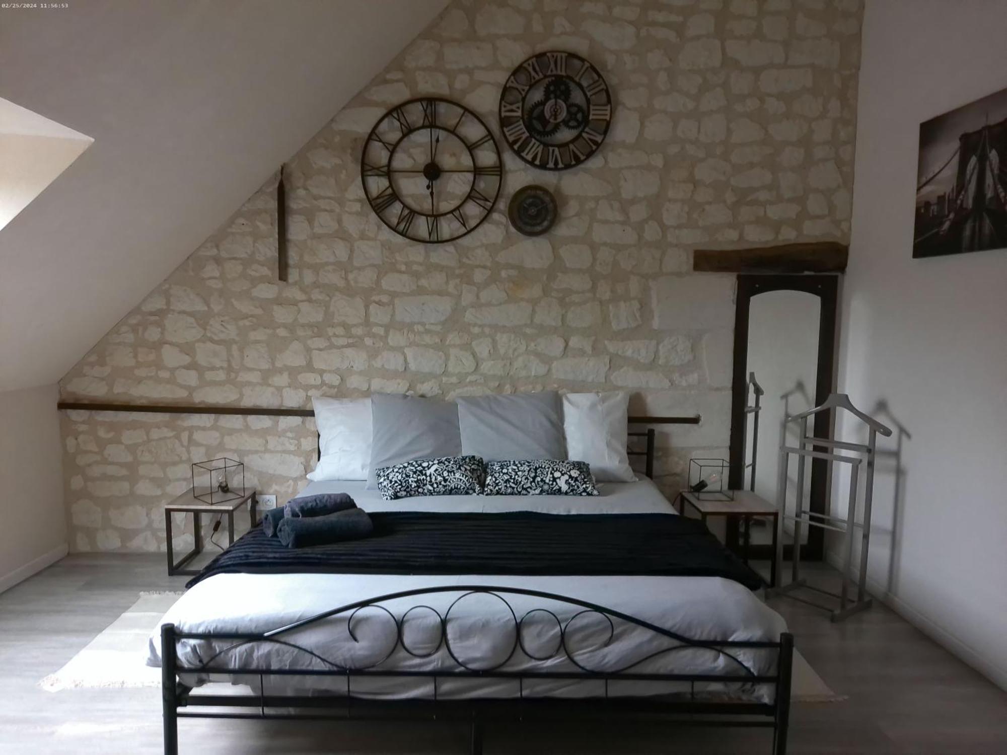 A 2 Pas D Azay Hotel Neuil Luaran gambar