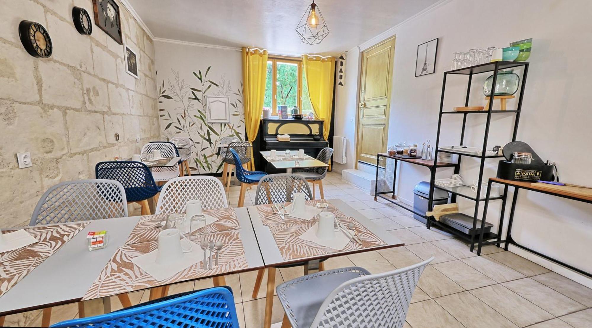 A 2 Pas D Azay Hotel Neuil Luaran gambar